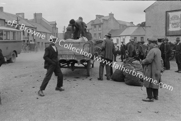 CARNDONAGH FAIR LORRIES WITH SHEEP & GRAIN